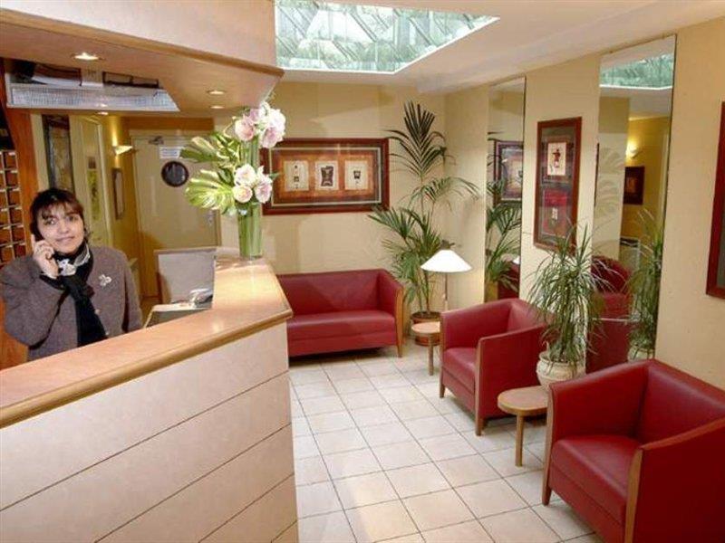 Western Le Montmartre – Saint Pierre 3*